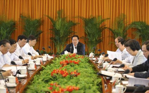   5月20日，周永康在中央政法委全體會議暨司法體制改革專題匯報會上強調，不斷完善刑事司法制度不斷提高執法辦案水平，確保每一起案件都經得起法律和歷史的檢驗。